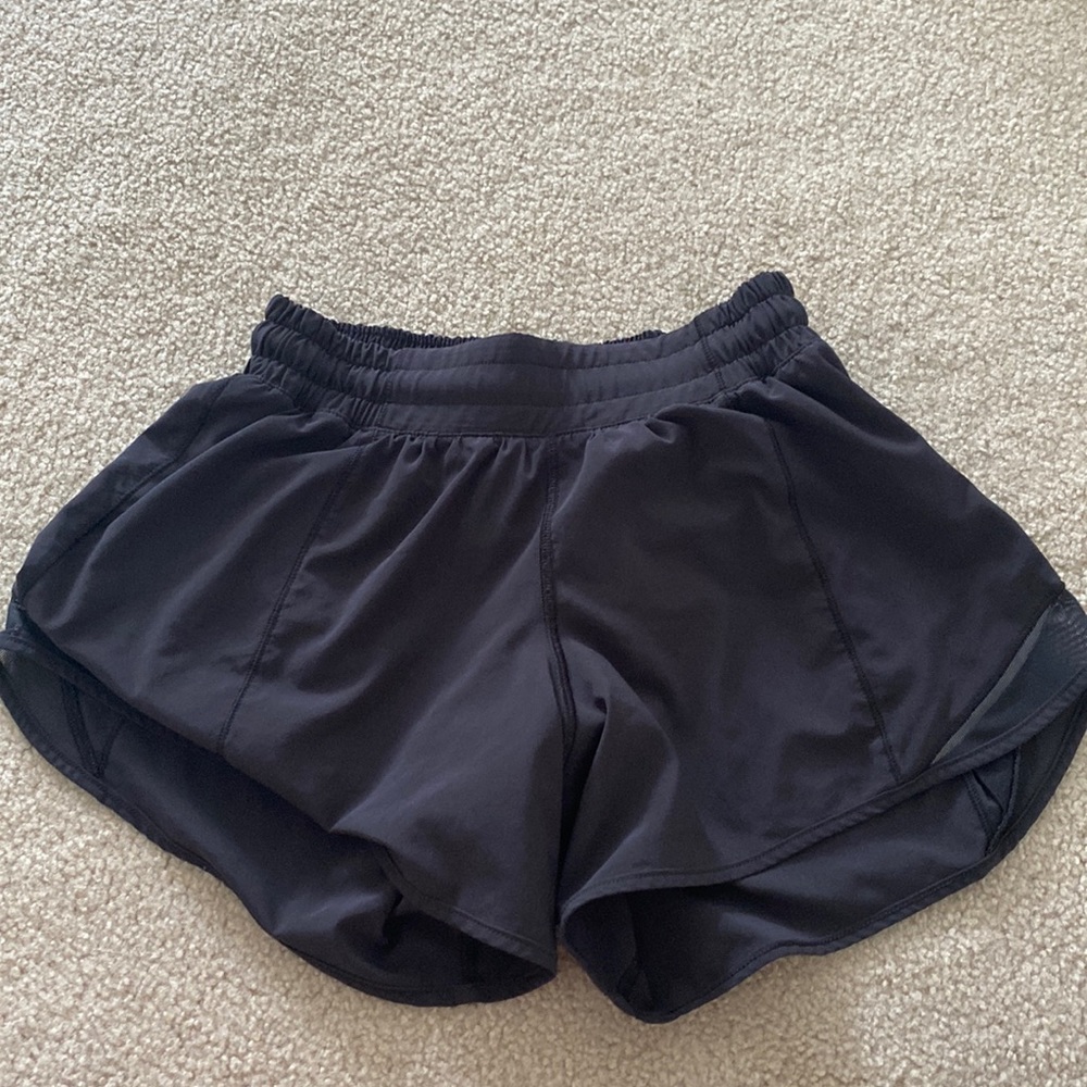 lululemon hotty hot shorts 4 inch